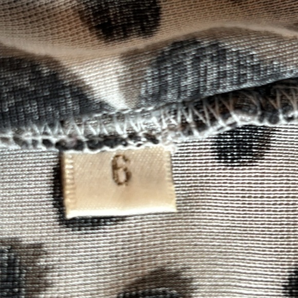 Doncaster Vintage Silk Gray  Black Animal Print V Neck Wrap Style Top Women’s 6 - Picture 10 of 10